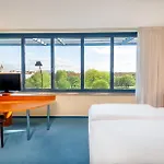 Radisson Hotel, Fuerst Leopold 4*