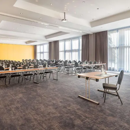 Radisson Hotel, Fuerst Leopold فندق