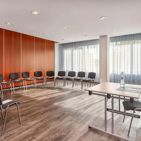 Radisson Hotel, Fuerst Leopold מלון