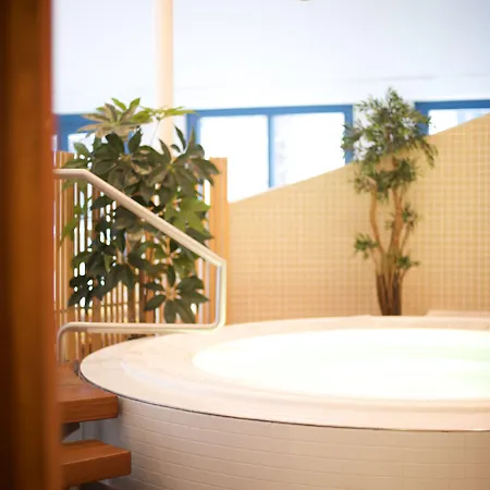 Radisson Hotel, Fuerst Leopold 4*