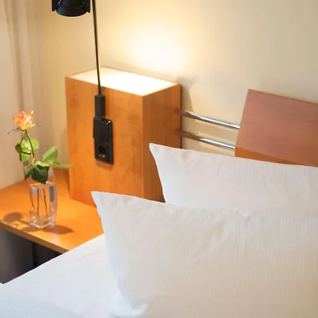 Radisson Hotel, Fuerst Leopold 4*