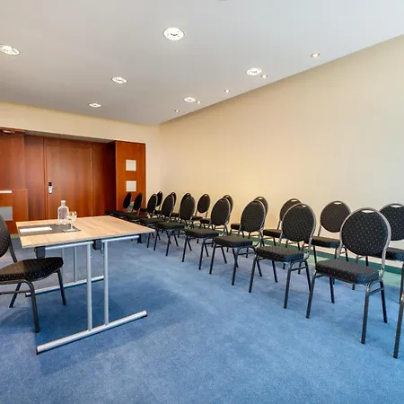Radisson Hotel, Fuerst Leopold فندق