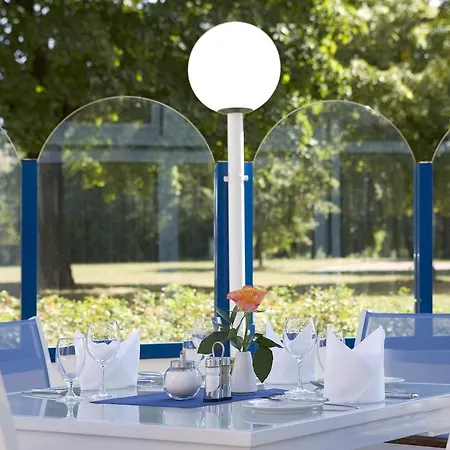מלון Radisson Blu Fuerst Leopold 4*